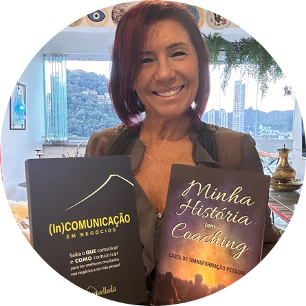 Dina Velleda mostrando seus livros Dina Velleda mostrando seus livros